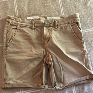 Pilcro hyphen khaki shorts, size 27